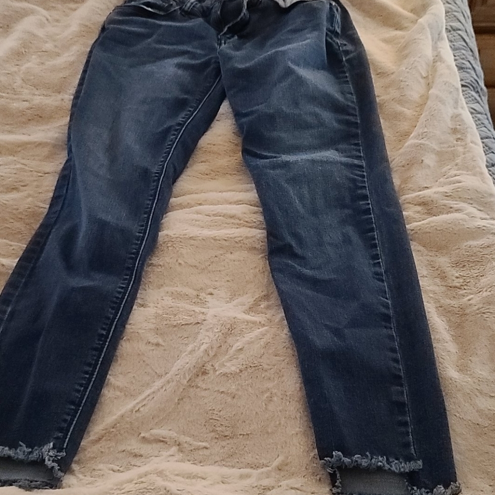 Kensie Chewed Hem Skinny Jeans